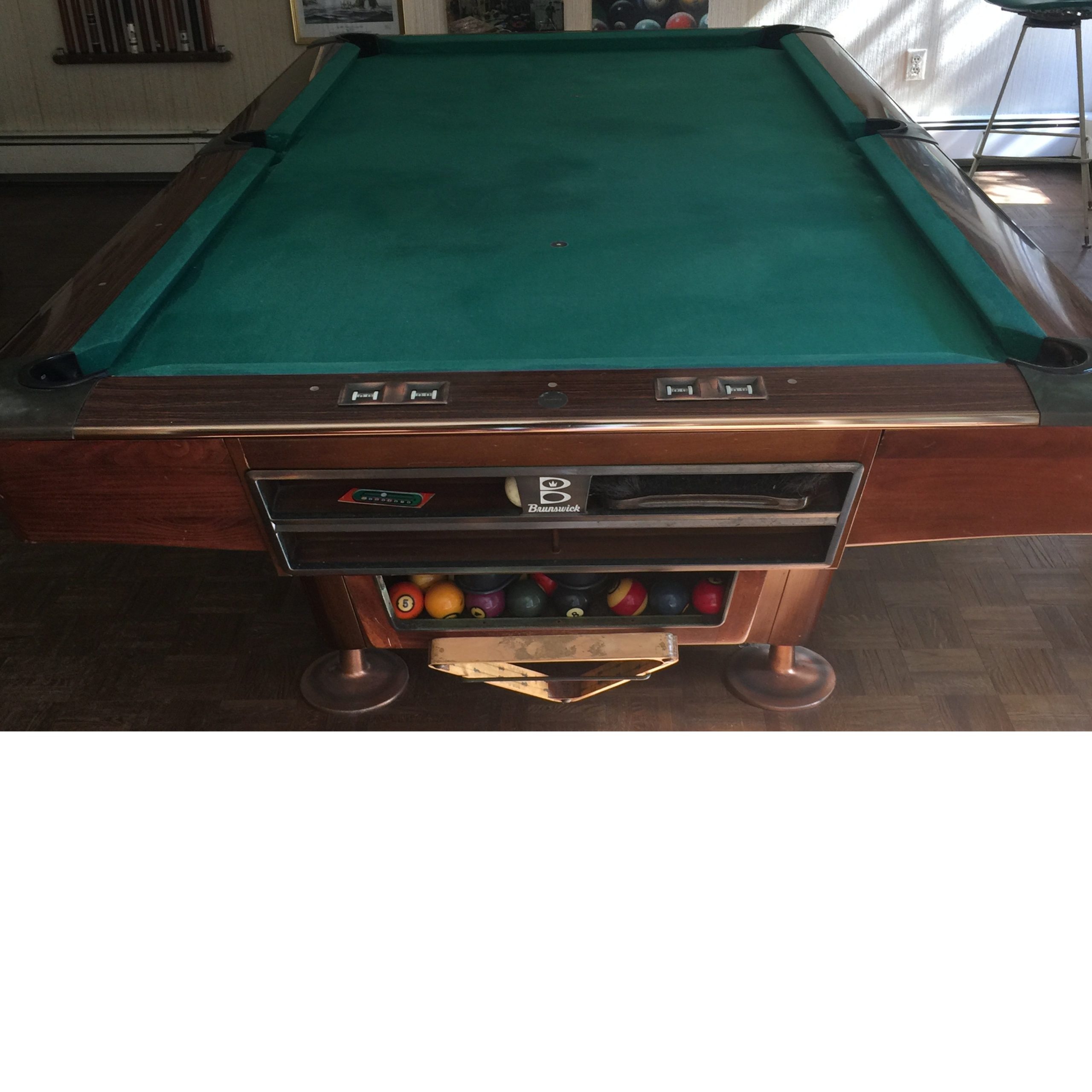 8OS Gold Crown Pool Table